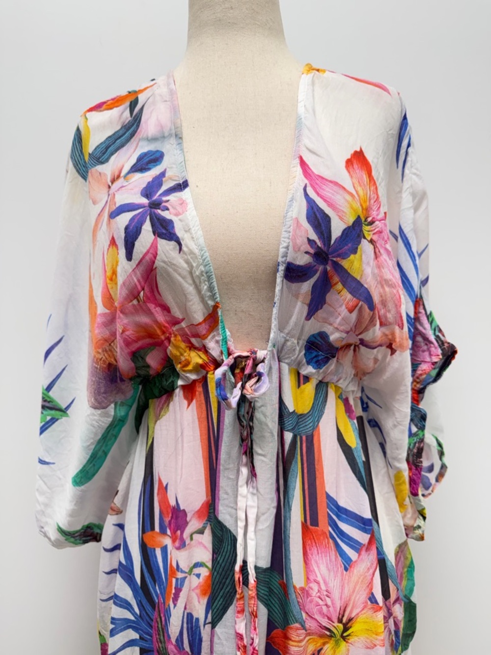 Trina Turk Treasure Cove Cover-Up Caftan Floral White Size Small/Medium - Picture 4 of 13